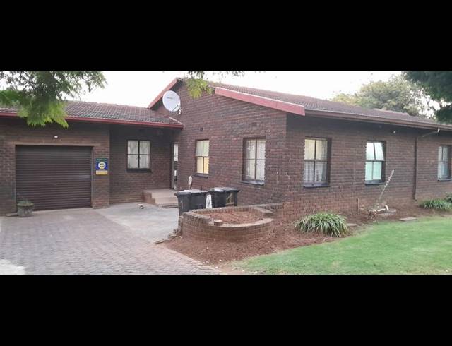 3 BEDROOM HOUSE FOR SALE IN BIRCHLEIGH NORTH